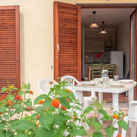 Glorious Le Pavoncelle One Bedroom Sleeps Four And Child Num1450 Santa Teresa Gallura