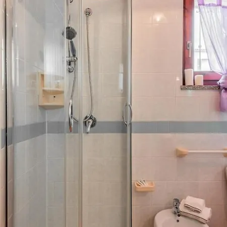 Glorious Le Pavoncelle One Bedroom Sleeps Four And Child Num1450 Apartmán *