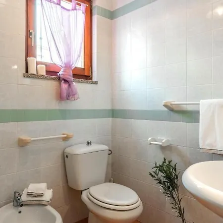 Glorious Le Pavoncelle One Bedroom Sleeps Four&child Num1450 Santa Teresa Gallura