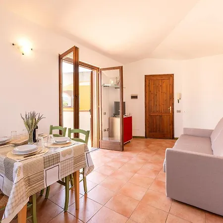 Glorious Le Pavoncelle One Bedroom Sleeps Four&child Num1450 Appartement Santa Teresa Gallura